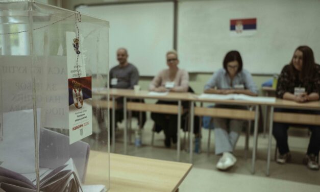 Az EU szerbiai küldöttségének vezetője: Mélységesen aggasztanak bennünket az erőszakos incidensek