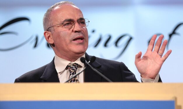 Kaszparov: Biztonsági szolgálatok figyelmeztettek, hogy veszélyben az életem