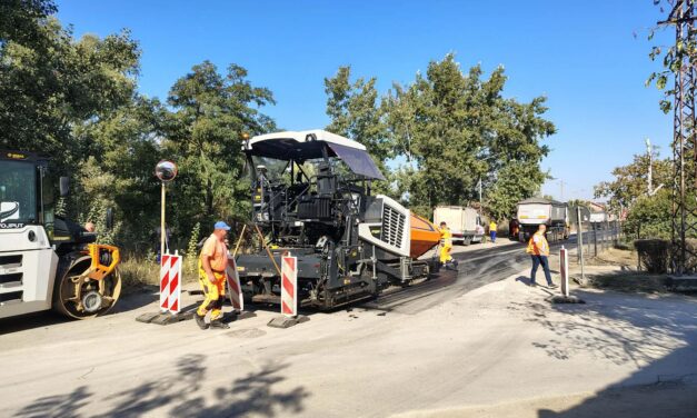 Szabadkán leaszfaltozták a csatornafedőket is, utólag vágják majd ki nekik a helyet
