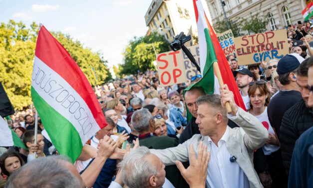 Magyar Péter: Újra 65 százalék felett a Tisza Párt