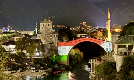 Magyar színekben pompázott a mostari Öreg híd