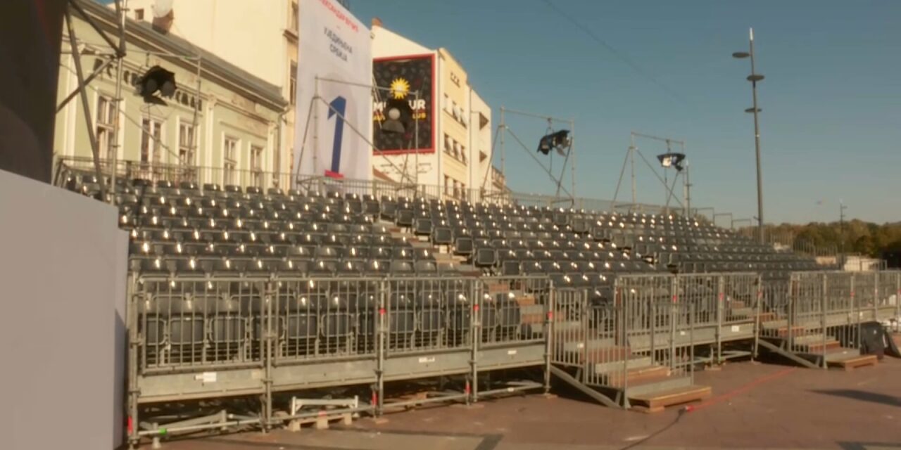 Még mindig áll a niši nagygyűlésre engedély nélkül felállított színpad