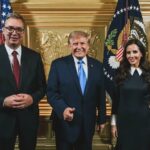 Kartonfigurával vagy a valódi Trumppal fényképezkedtek Vučićék?
