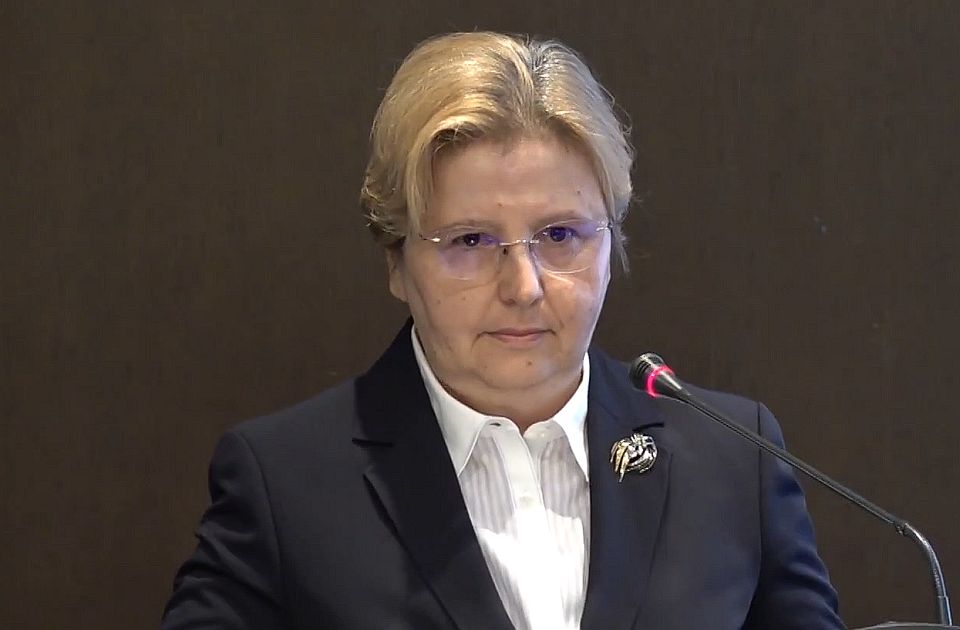 Dolovac: Meg kell akadályozni az iratok megsemmisítését