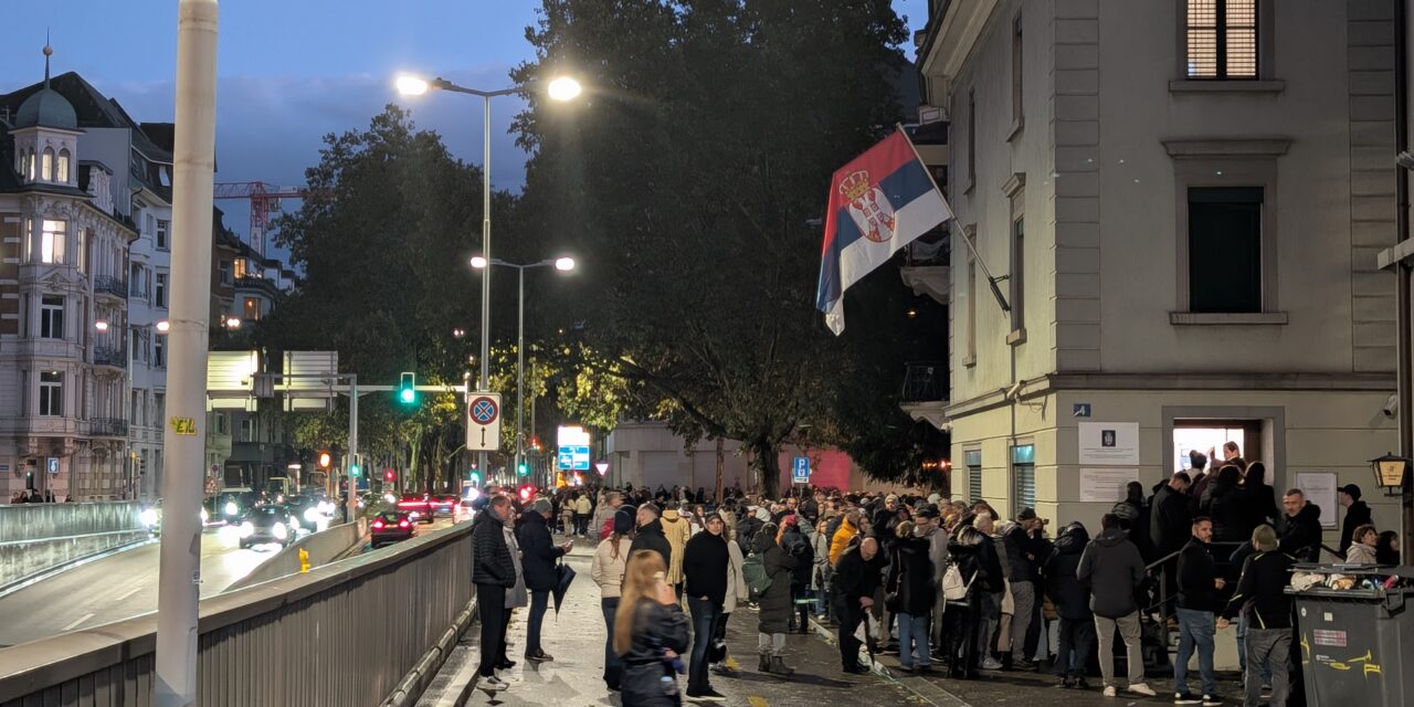 Zürichben még mintegy ötszázan állnak a konzulátus előtt