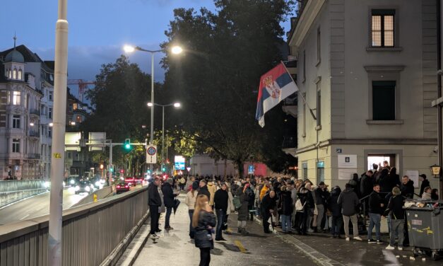 Zürichben még mintegy ötszázan állnak a konzulátus előtt