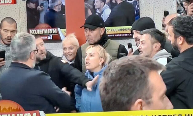 Polgárok hatoltak be az Informer épületébe