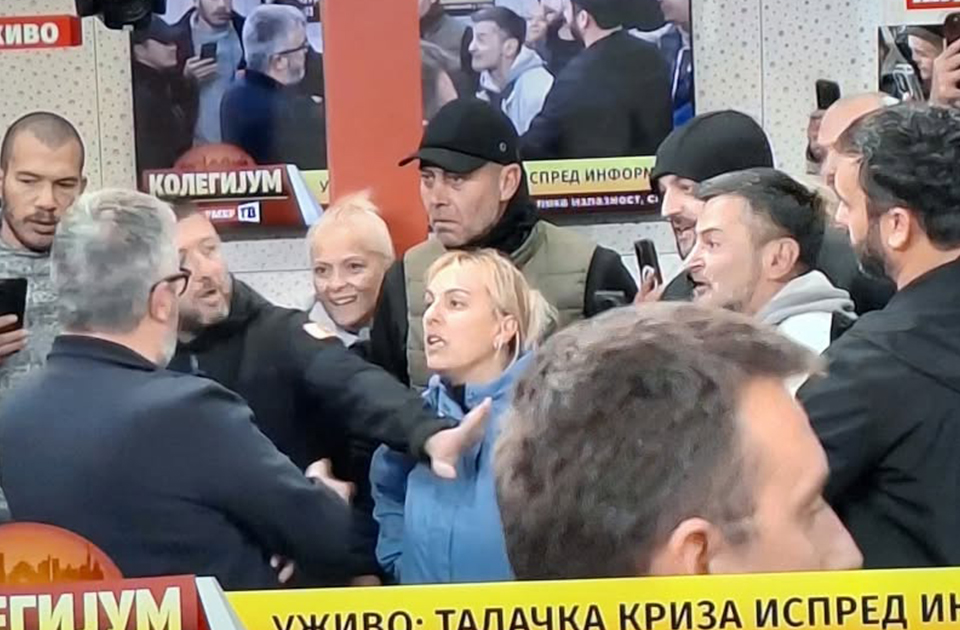 Polgárok hatoltak be az Informer épületébe