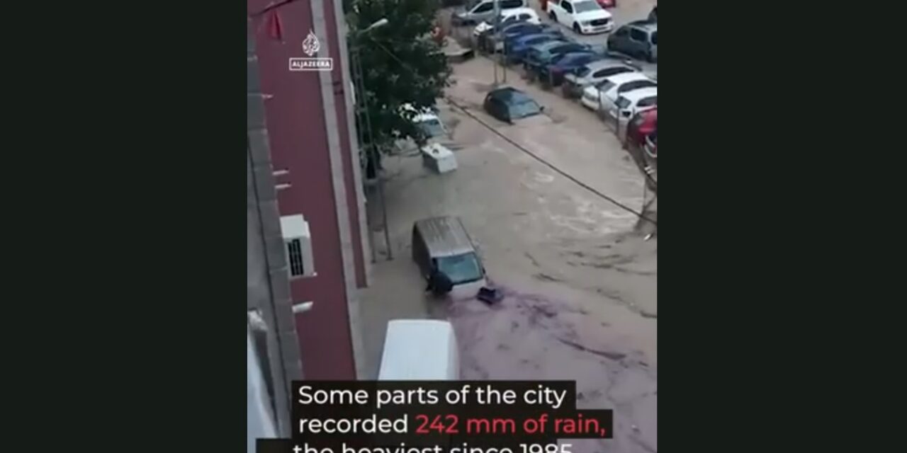 Elmosta az eső Isztambult, halálos áldozata is van az áradásnak