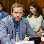 Kollai: A gazdaságfejlesztésnek nem az átláthatatlan feltételekkel kézbe adott pénz az útja