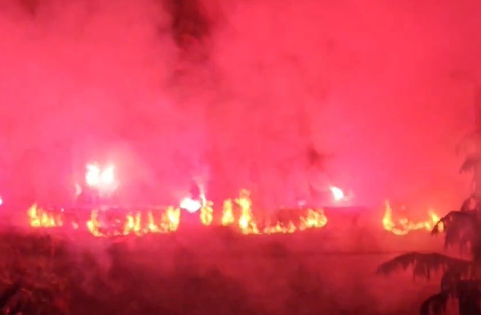 Tűz ütött ki a niši várban a Szerb Haladó Párt rendezvénye közben