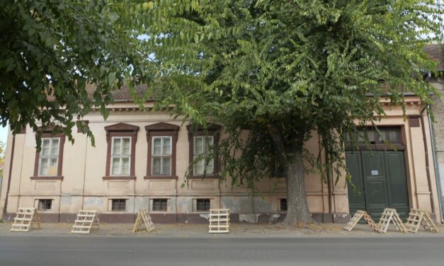 Megint lebontanak egy régi, historizáló stílusú házat Szabadkán