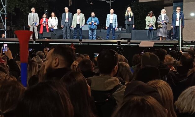 „A parlamenti képviselői mandátum a népé – Szerbia győz, mert az egyetemisták győznek”