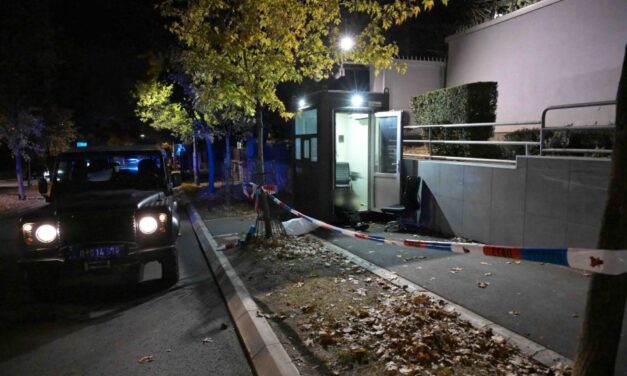 Terrortámadás Belgrádban: megölték az izraeli nagykövetség előtti támadót