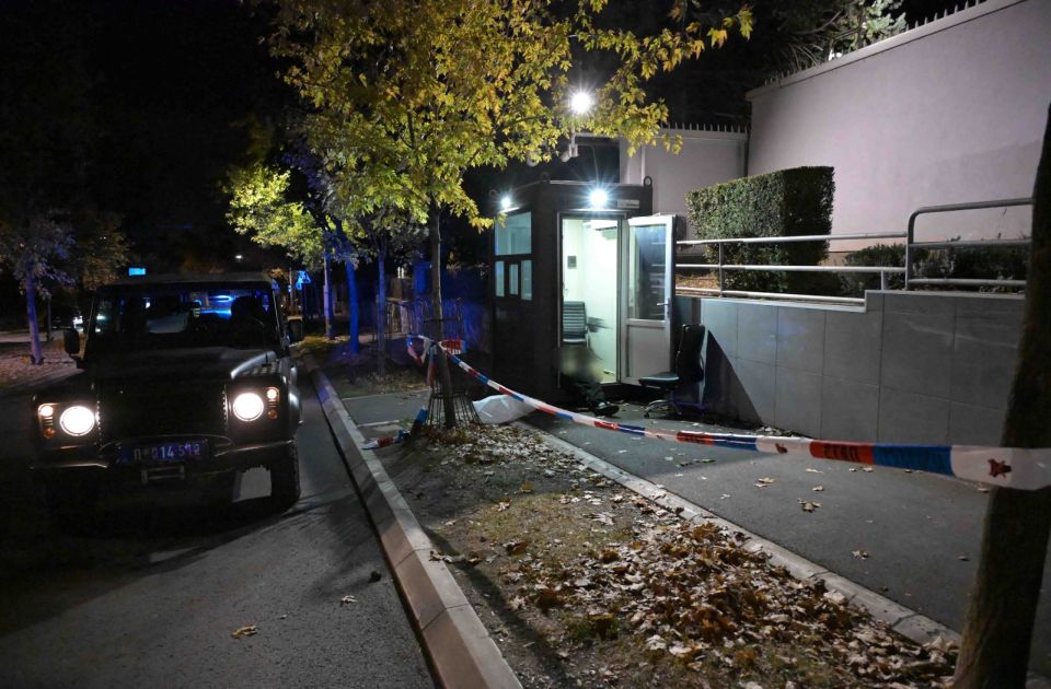 Terrortámadás Belgrádban: megölték az izraeli nagykövetség előtti támadót