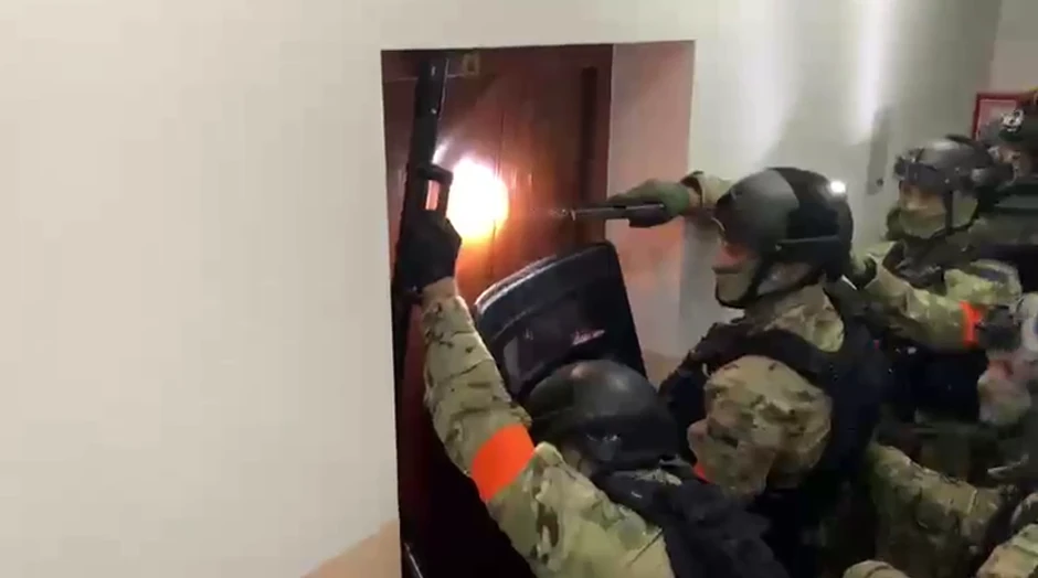 Fegyvereket, késeket és Molotov-koktélokat is bevethettek volna a választás napján